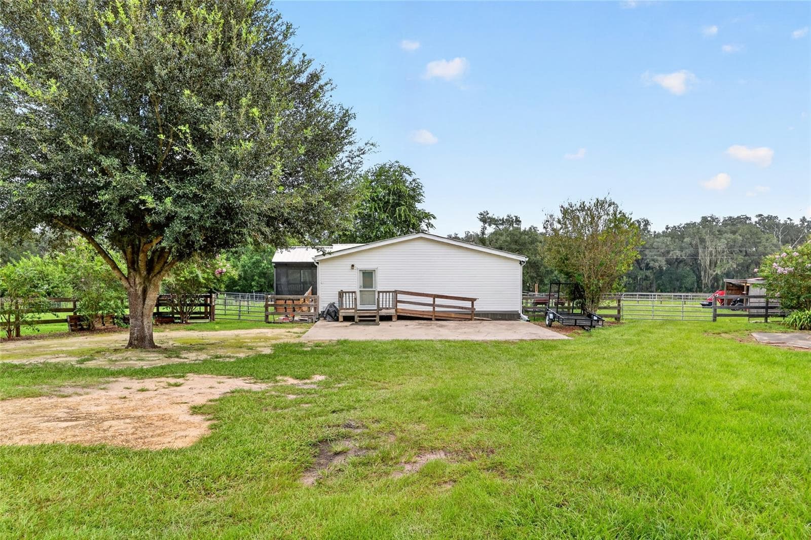 Side yard - 4256 SE 150TH ST, SUMMERFIELD