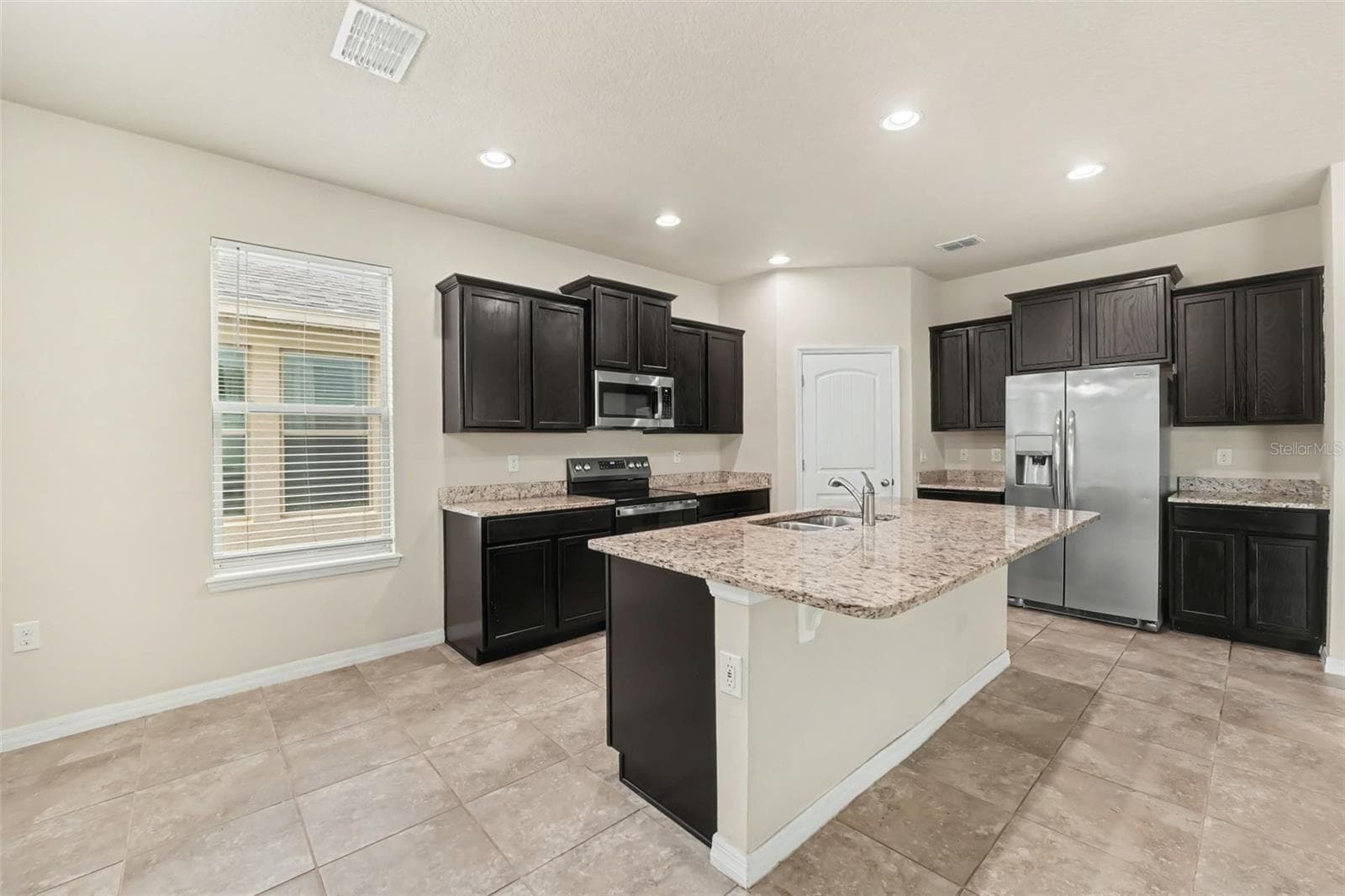 Single Family Residence at 10625 ATWATER BAY DR, WINTER GARDEN, photo 12 of 33