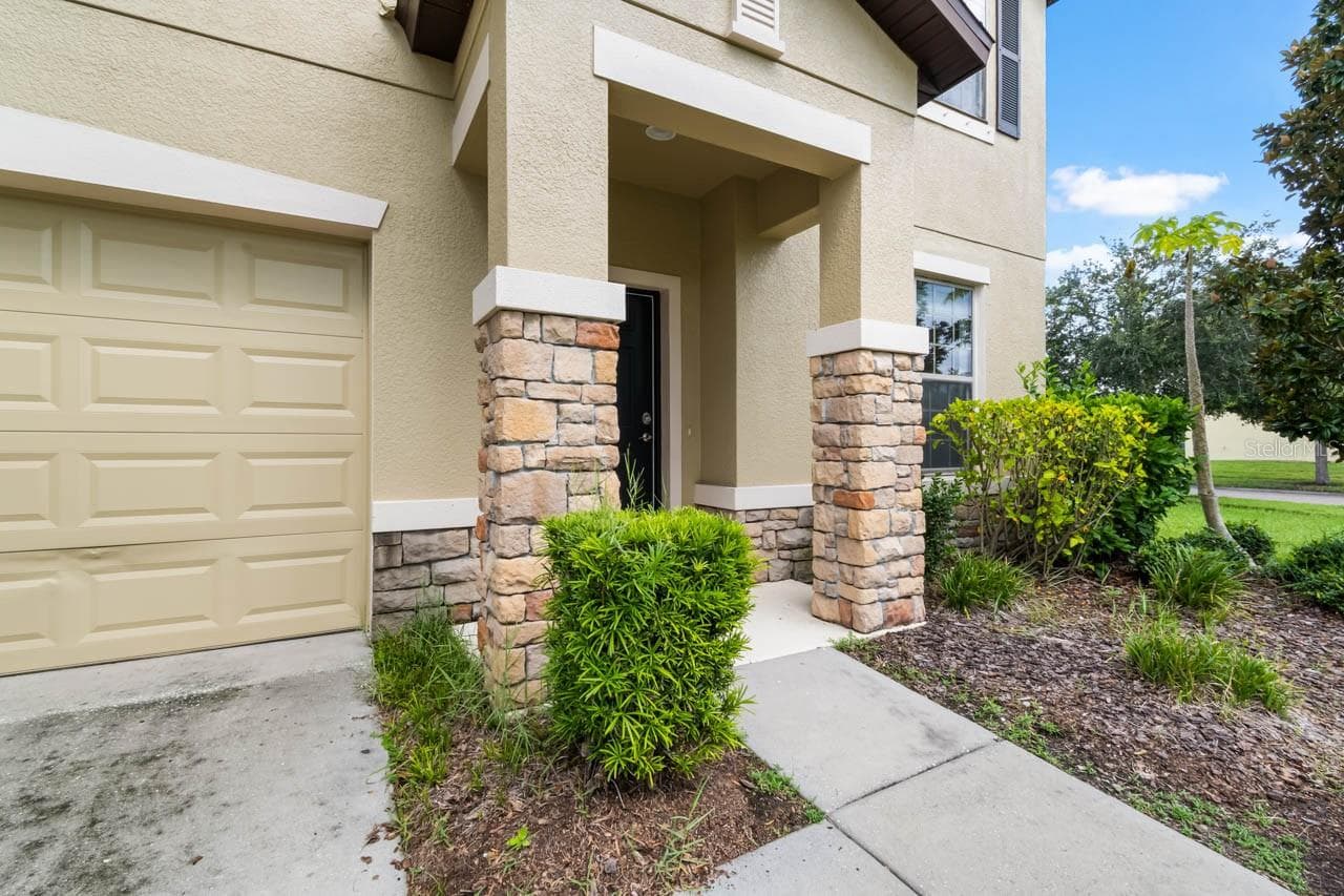 Single Family Residence at 9118 MOUNTAIN MAGNOLIA DR, RIVERVIEW, photo 2 of 77
