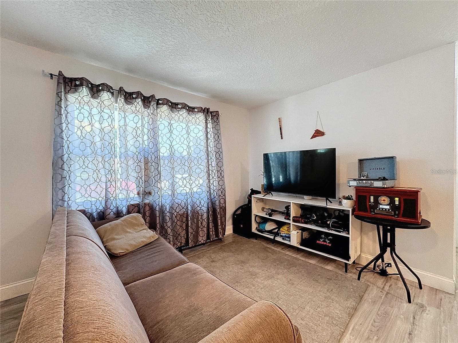 LIVING ROOM - 7211 PINION DR, ORLANDO