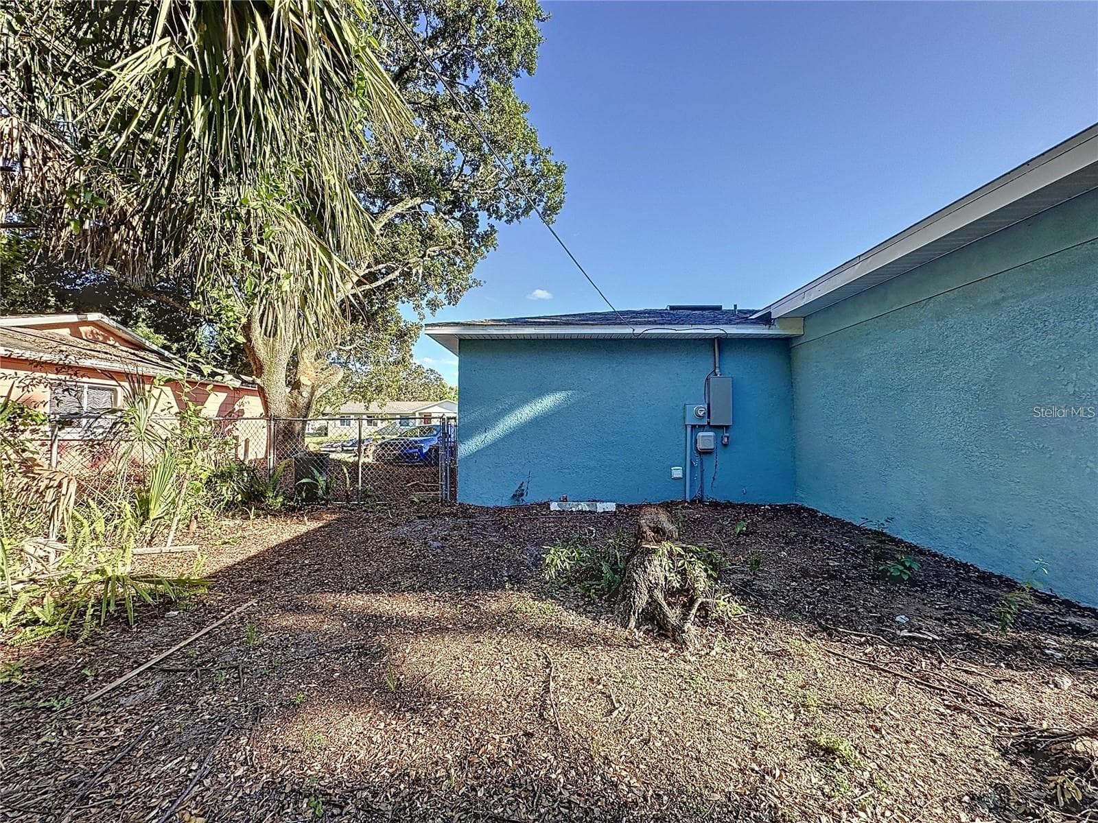 SIDE OF BACKYARD - 7211 PINION DR, ORLANDO