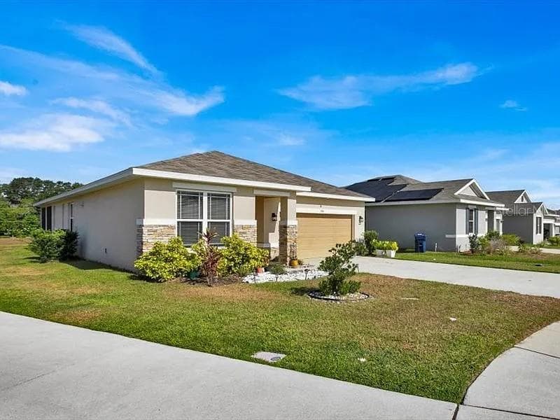 380 LAKE SMART CIR