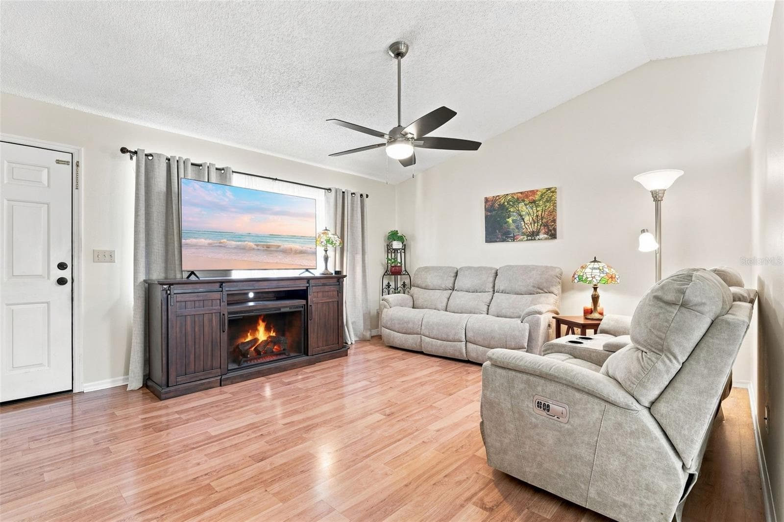 Villa at 12435 ORANGEWOOD CIRCLE, TAVARES, photo 6 of 35
