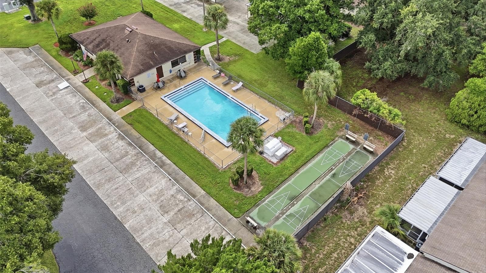 Villa at 12435 ORANGEWOOD CIRCLE, TAVARES, photo 33 of 35