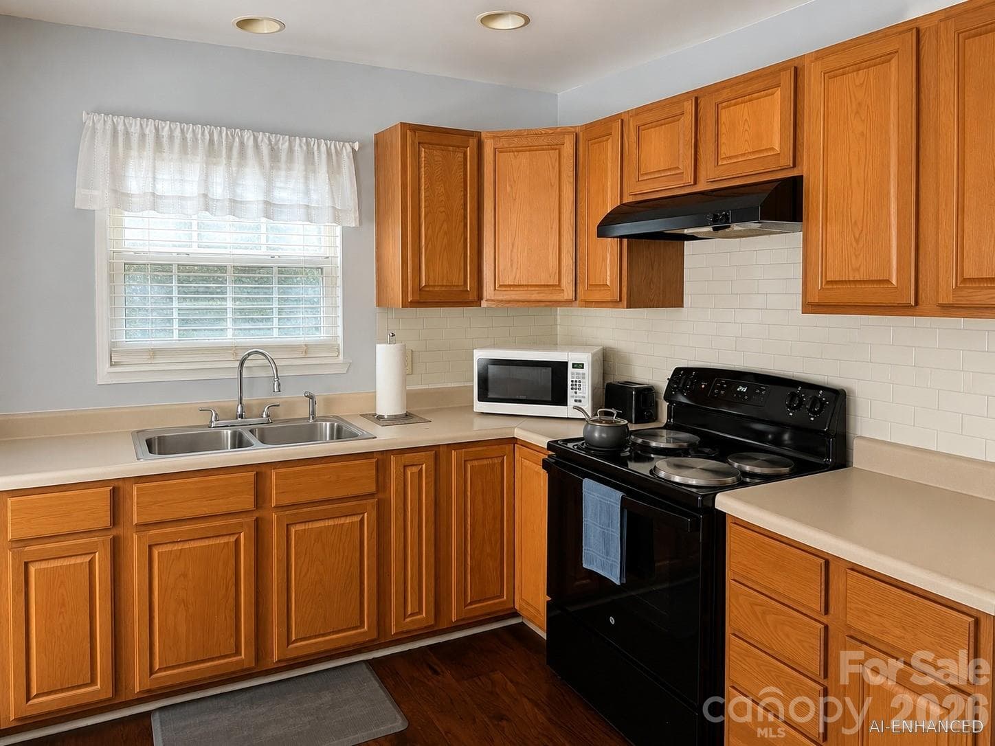 Townhouse at 10106 Ballyclare Court, Charlotte, photo 4 of 7