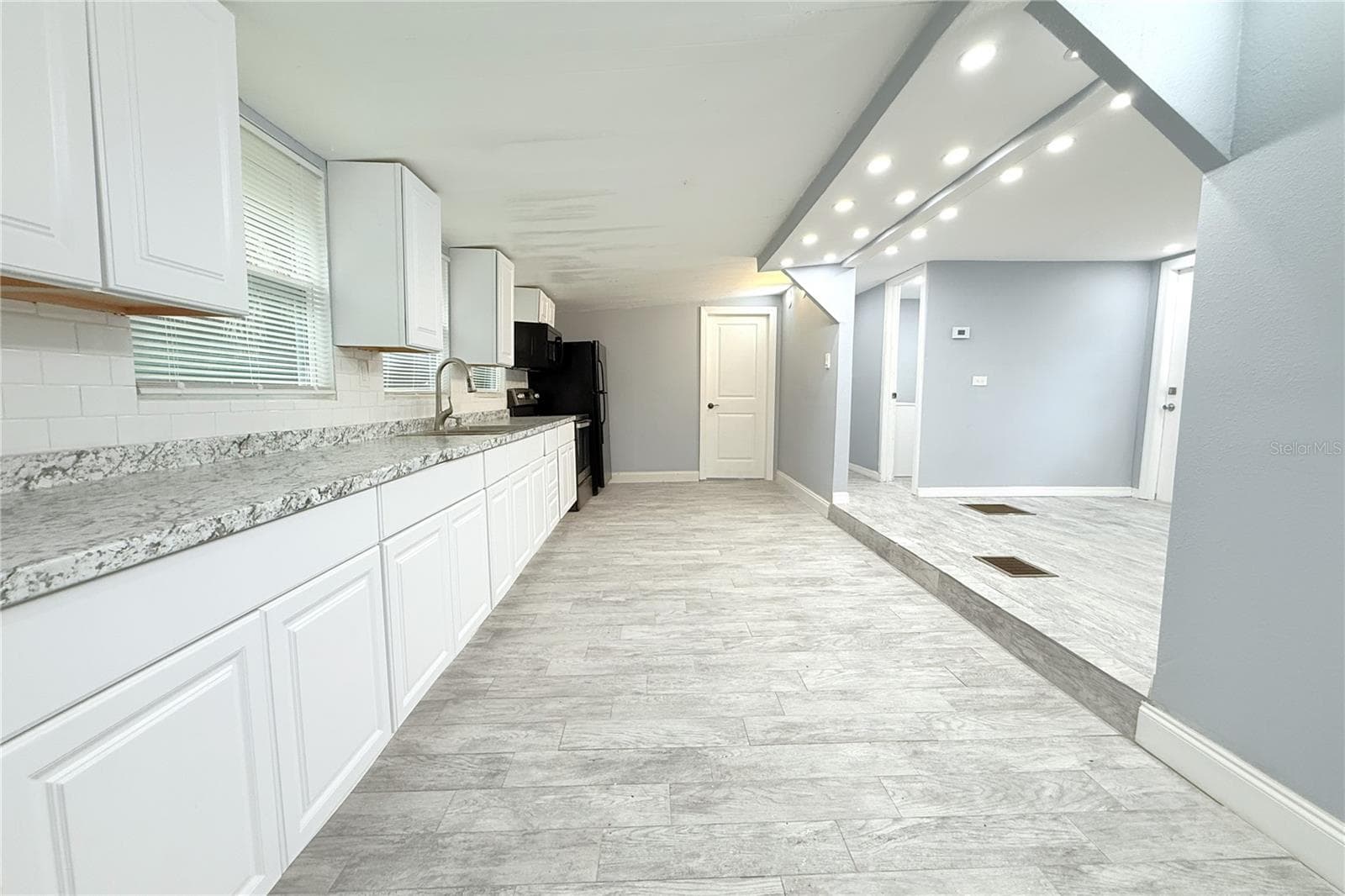KITCHEN LOTS OF CABINETS - 6934 AZLEE AVE, NEW PORT RICHEY