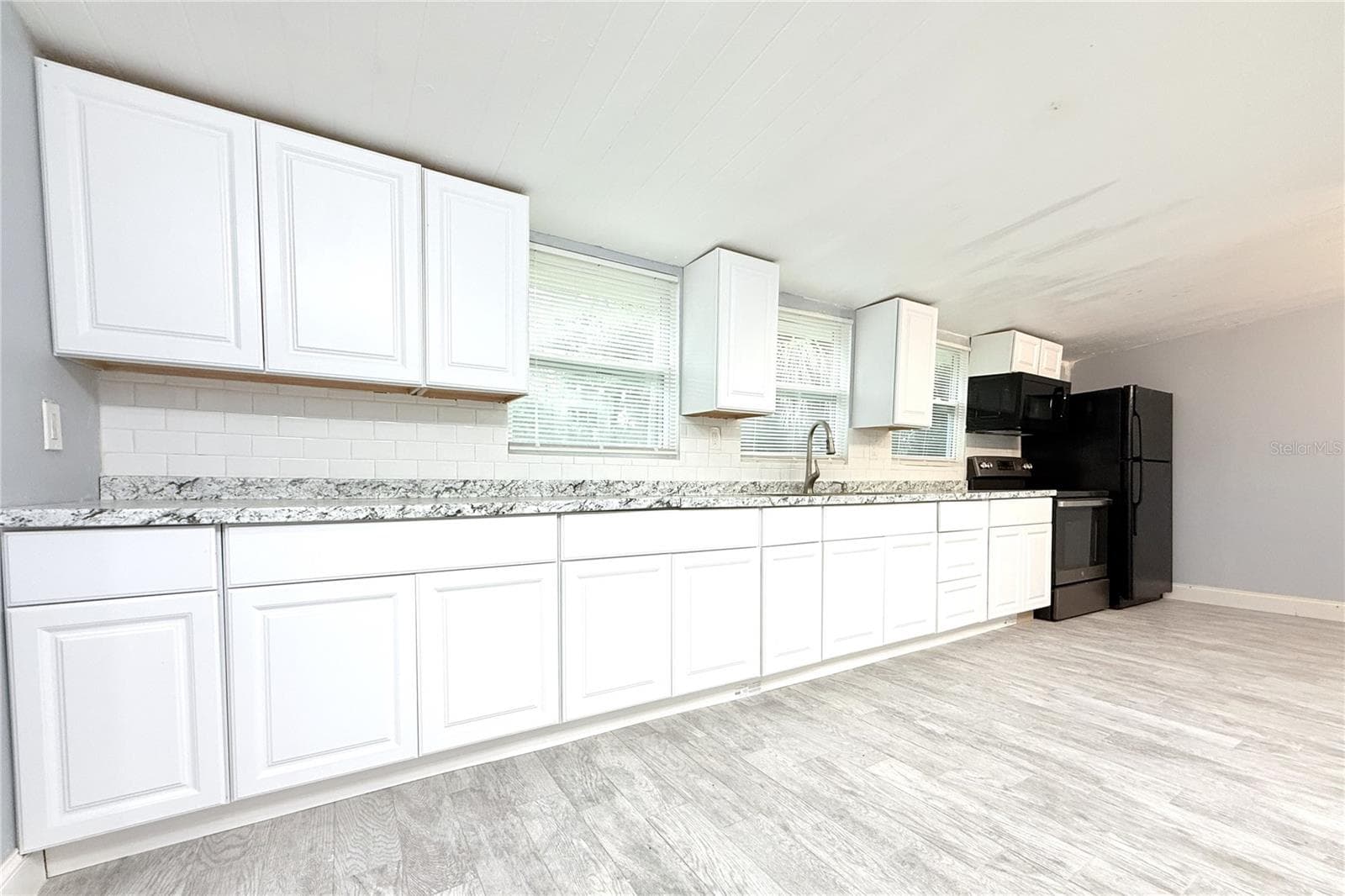 KITCHEN LOTS OF CABINETS - 6934 AZLEE AVE, NEW PORT RICHEY