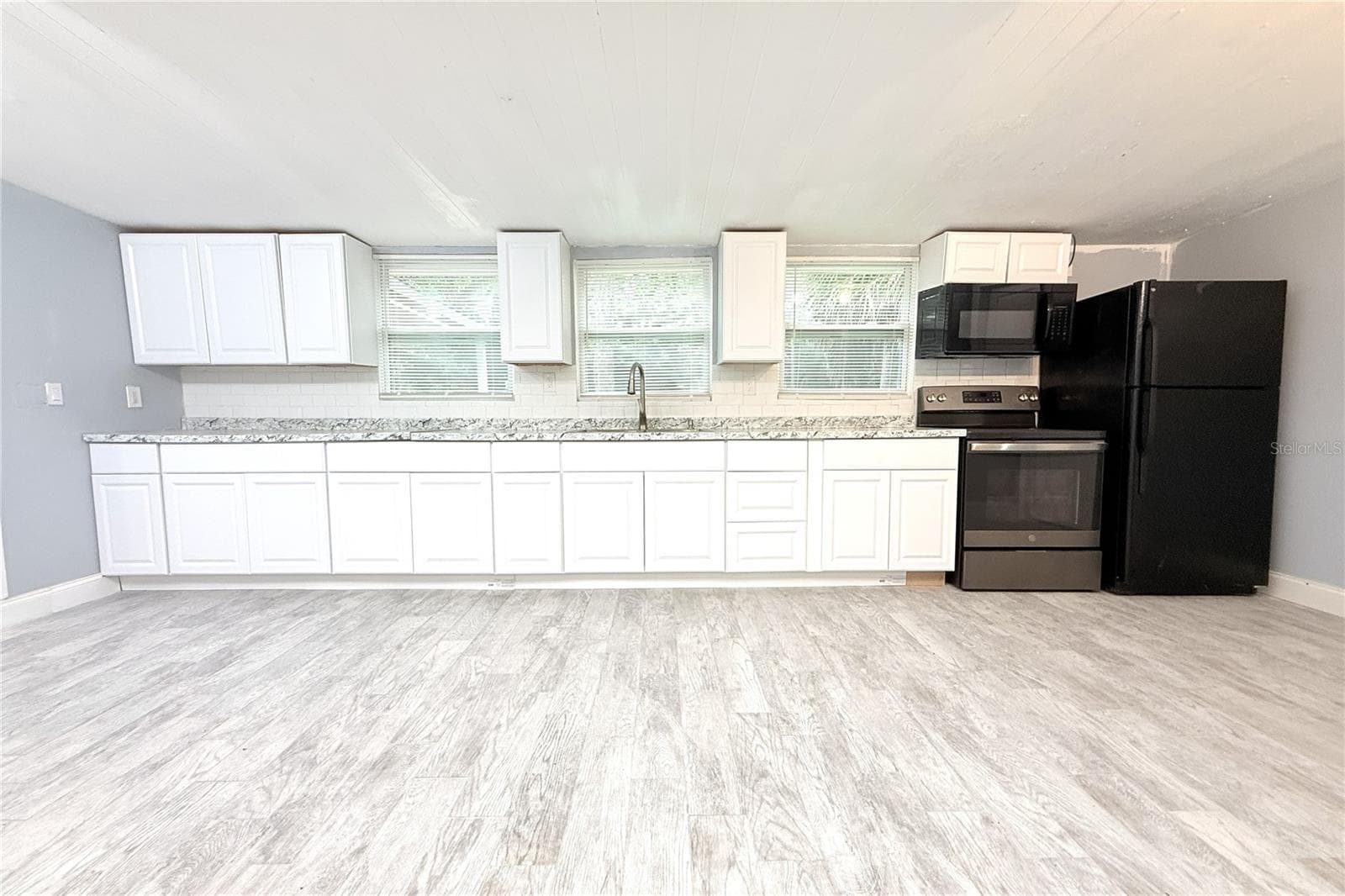 KITCHEN FRONT VIEW - 6934 AZLEE AVE, NEW PORT RICHEY