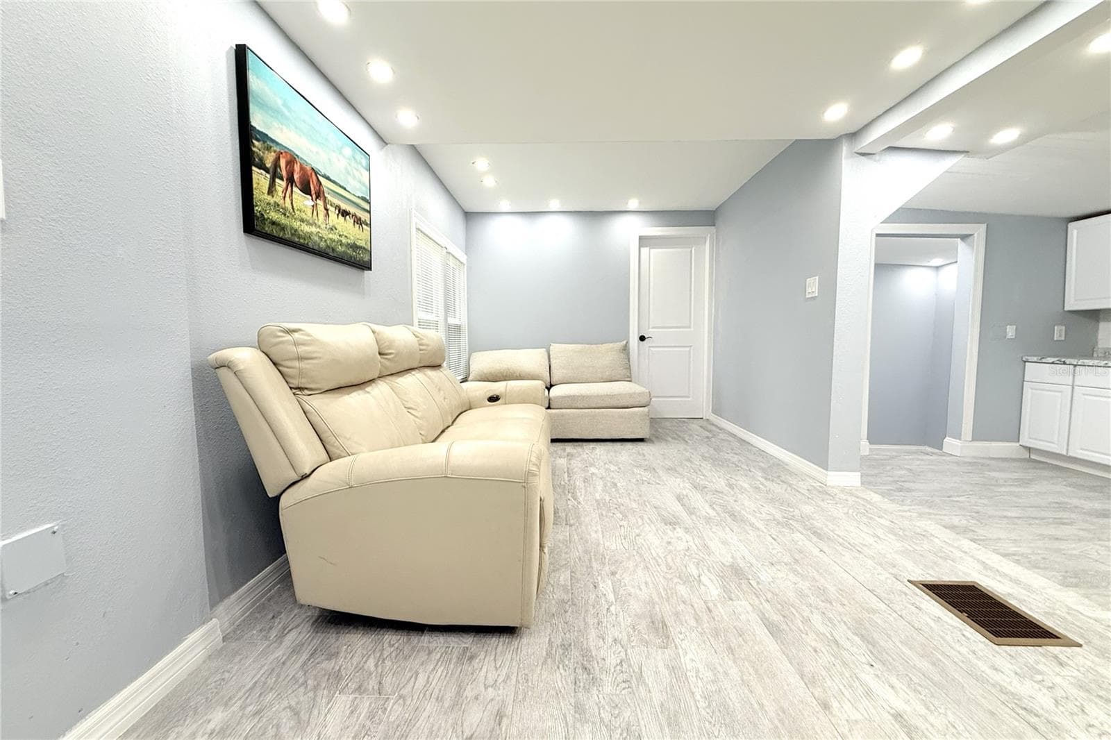 LIVING ROOM - 6934 AZLEE AVE, NEW PORT RICHEY