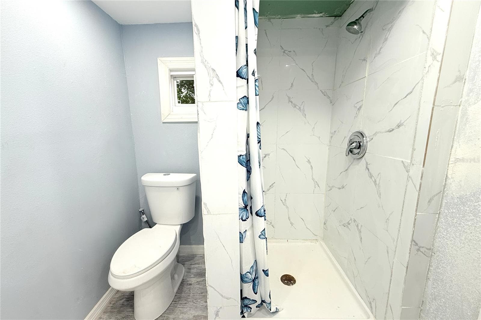 GUEST BATHROOM - 6934 AZLEE AVE, NEW PORT RICHEY