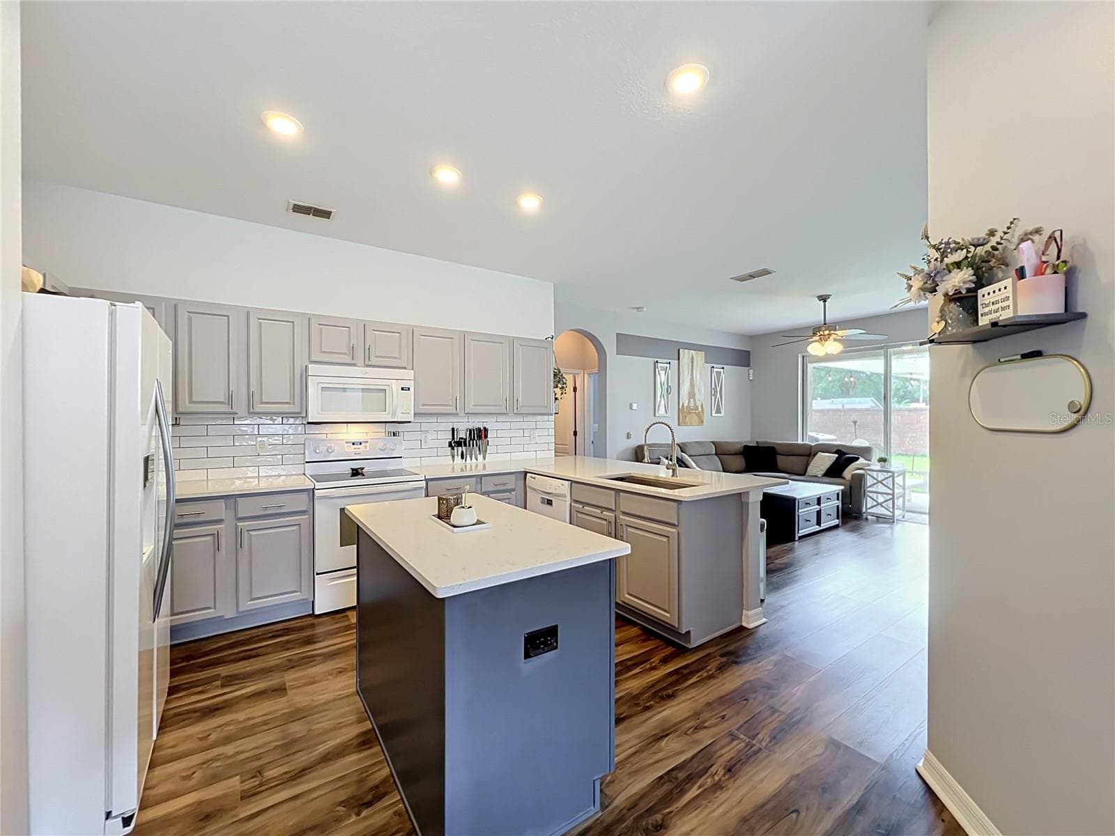 Single Family Residence at 912 MAGNOLIA BLOSSOM CT, APOPKA, photo 9 of 56