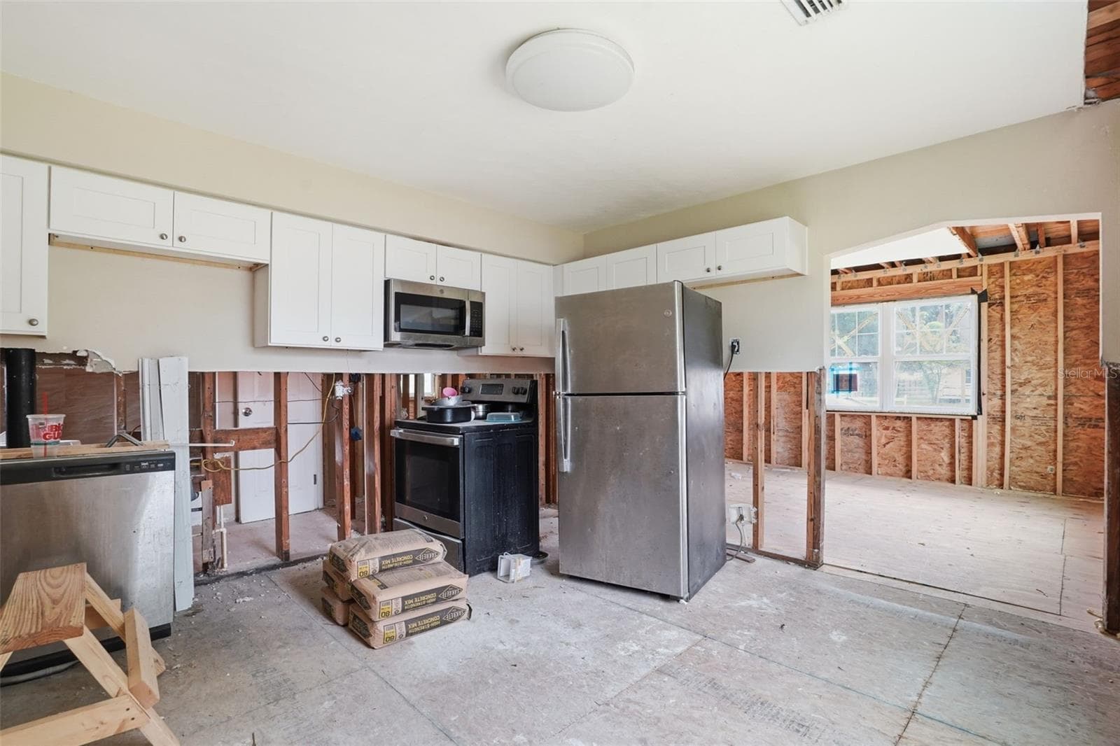 Single Family Residence at 4535 EMERSON AVE S, ST PETERSBURG, photo 5 of 28