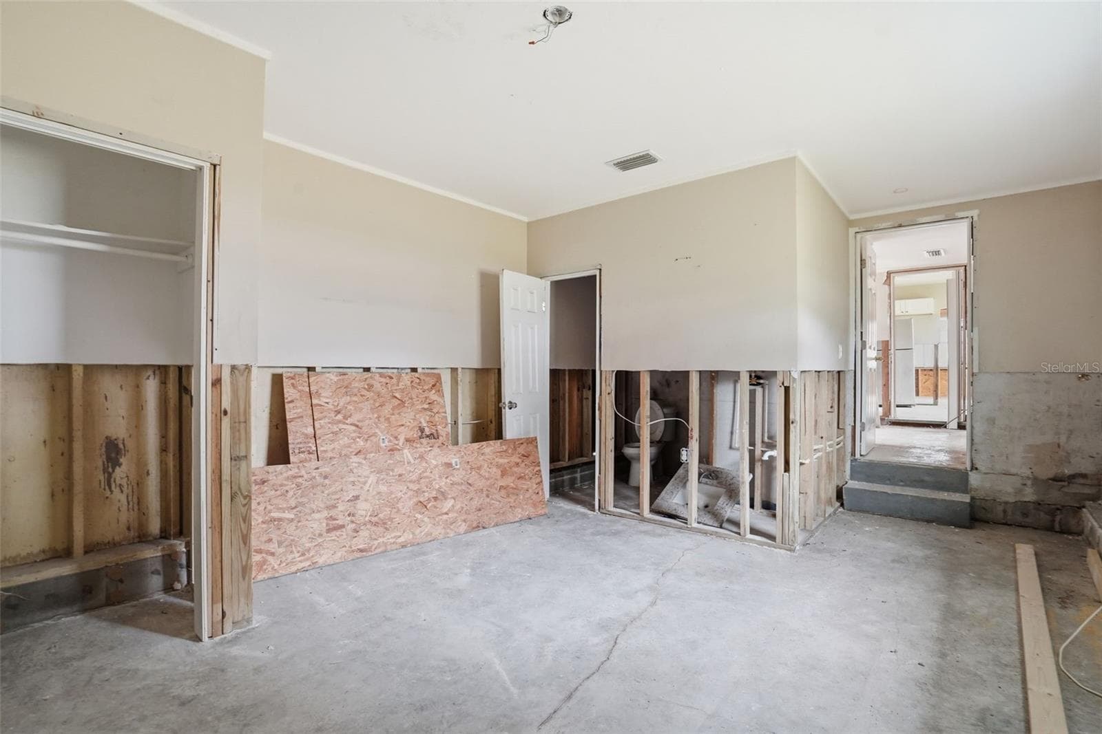 Single Family Residence at 4535 EMERSON AVE S, ST PETERSBURG, photo 7 of 28