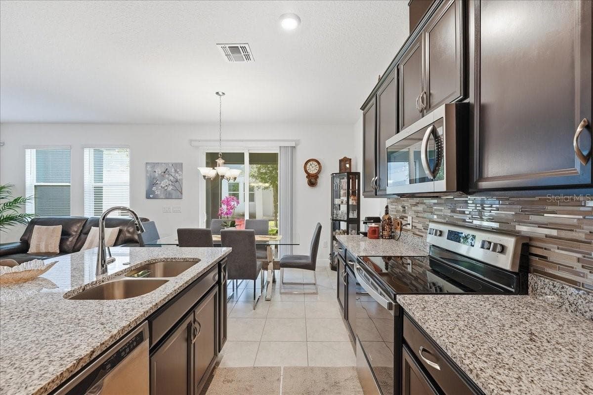 Townhouse at 2349 SHADOWLAND LOOP, WINTER PARK, photo 11 of 36