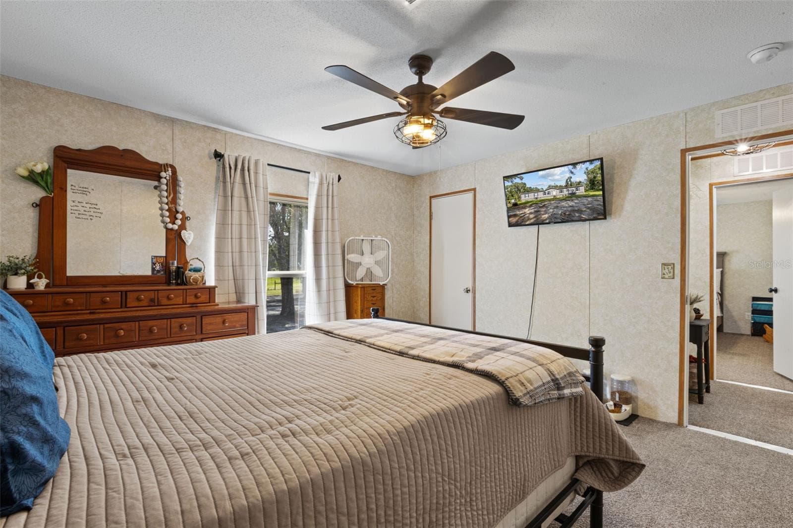 Manufactured Home at 140 SW SPAULDING CT, FORT WHITE, photo 6 of 66