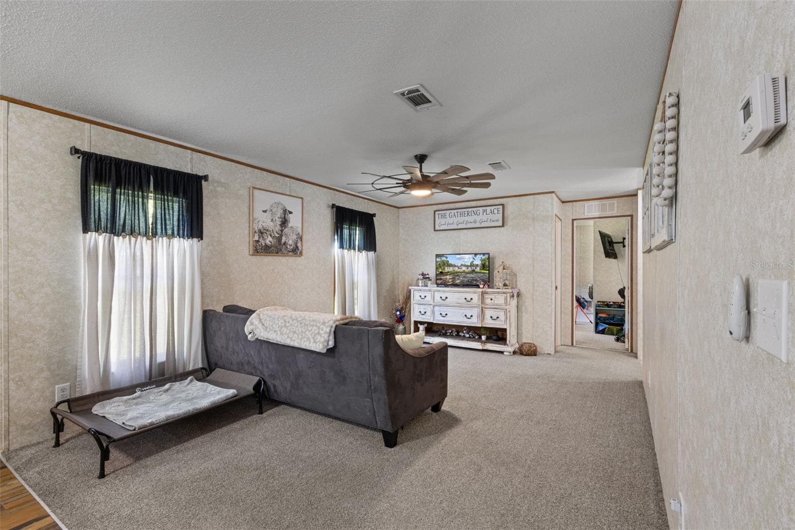 Manufactured Home at 140 SW SPAULDING CT, FORT WHITE, photo 8 of 66