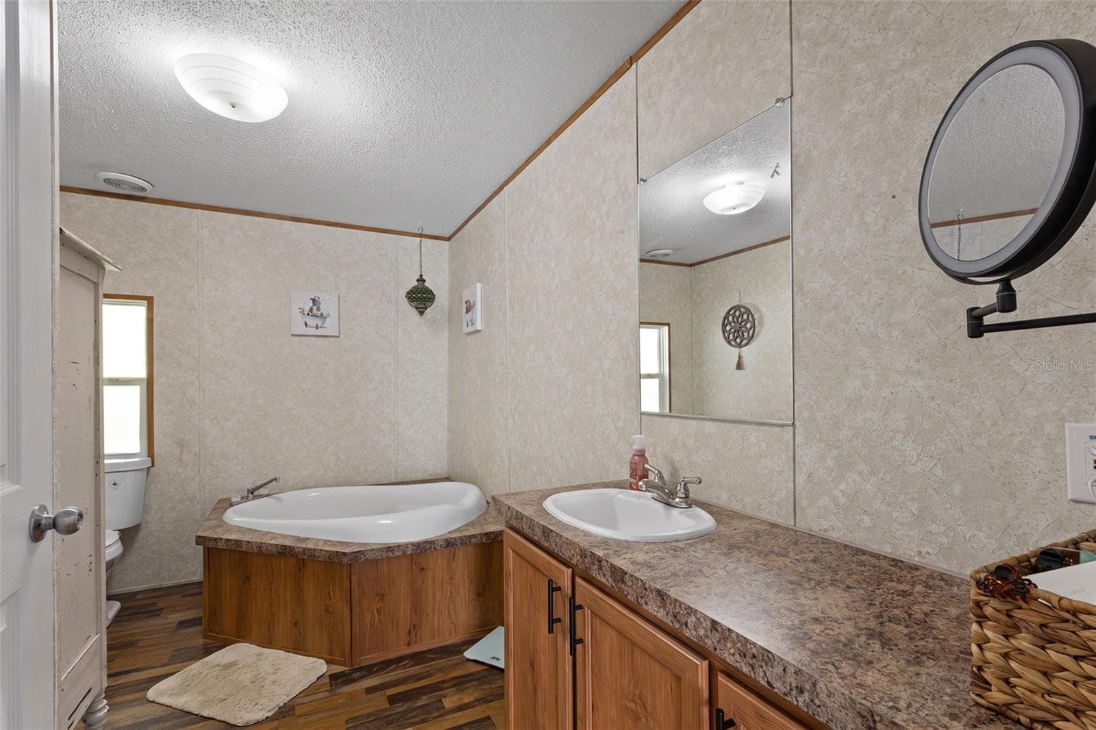Manufactured Home at 140 SW SPAULDING CT, FORT WHITE, photo 12 of 66
