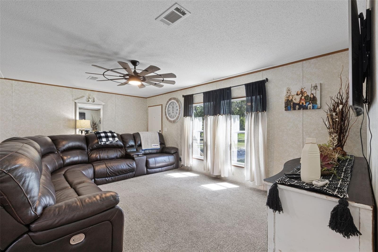 Manufactured Home at 140 SW SPAULDING CT, FORT WHITE, photo 18 of 66