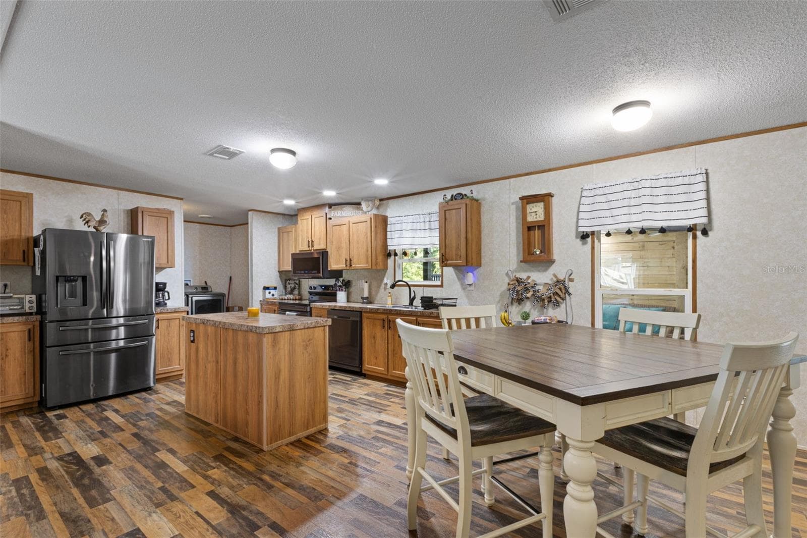 Manufactured Home at 140 SW SPAULDING CT, FORT WHITE, photo 19 of 66