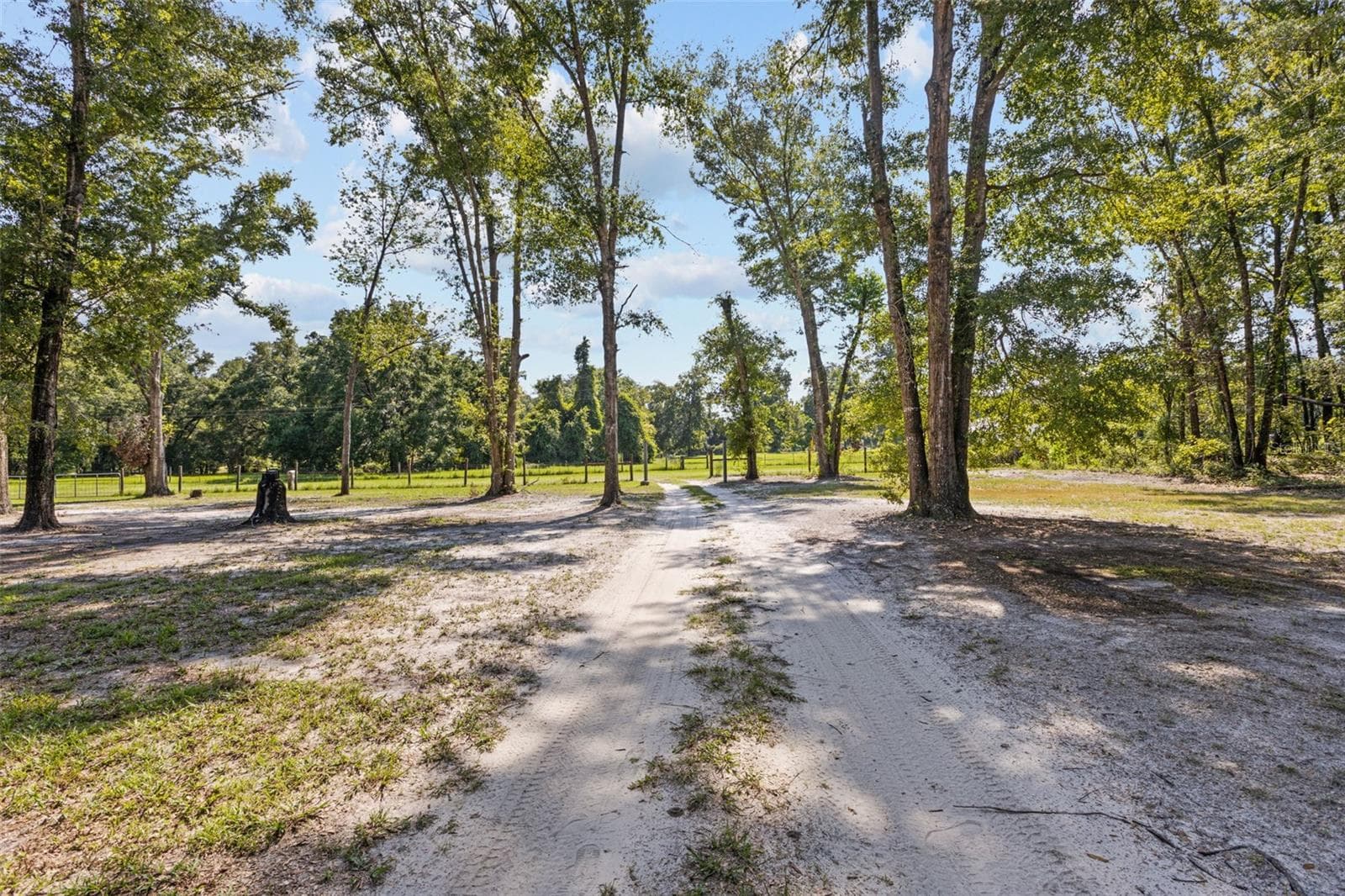 Manufactured Home at 140 SW SPAULDING CT, FORT WHITE, photo 40 of 66