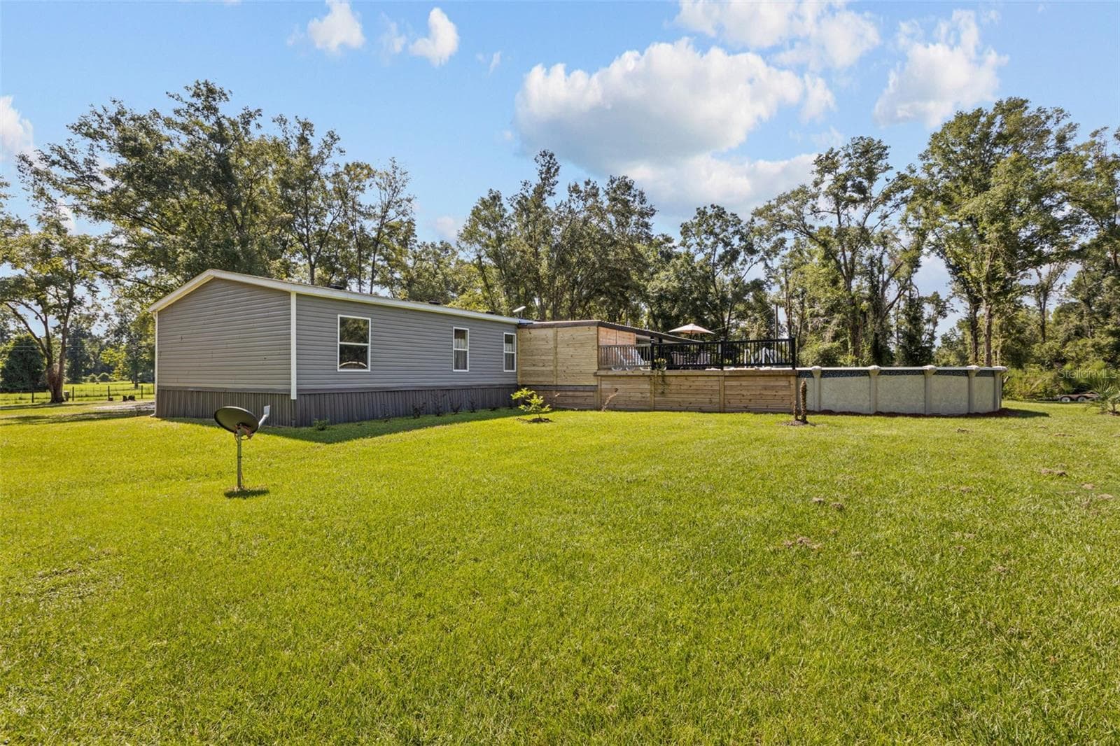 Manufactured Home at 140 SW SPAULDING CT, FORT WHITE, photo 56 of 66