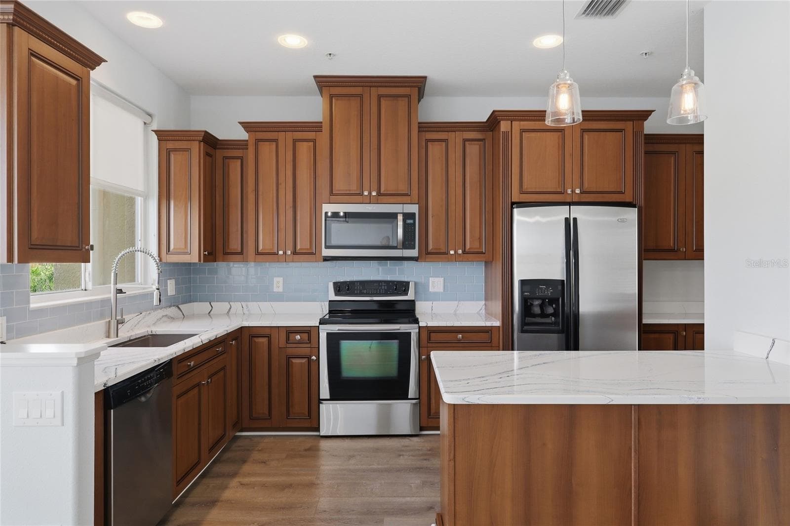 Townhouse at 8703 SUNRISE JIB WAY, TAMPA, photo 9 of 57