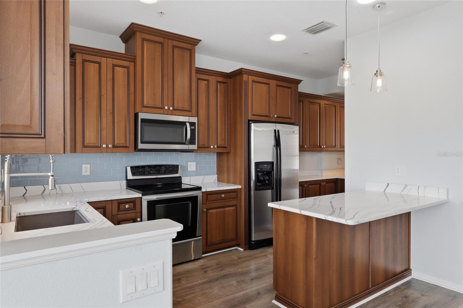 Townhouse at 8703 SUNRISE JIB WAY, TAMPA, photo 13 of 57
