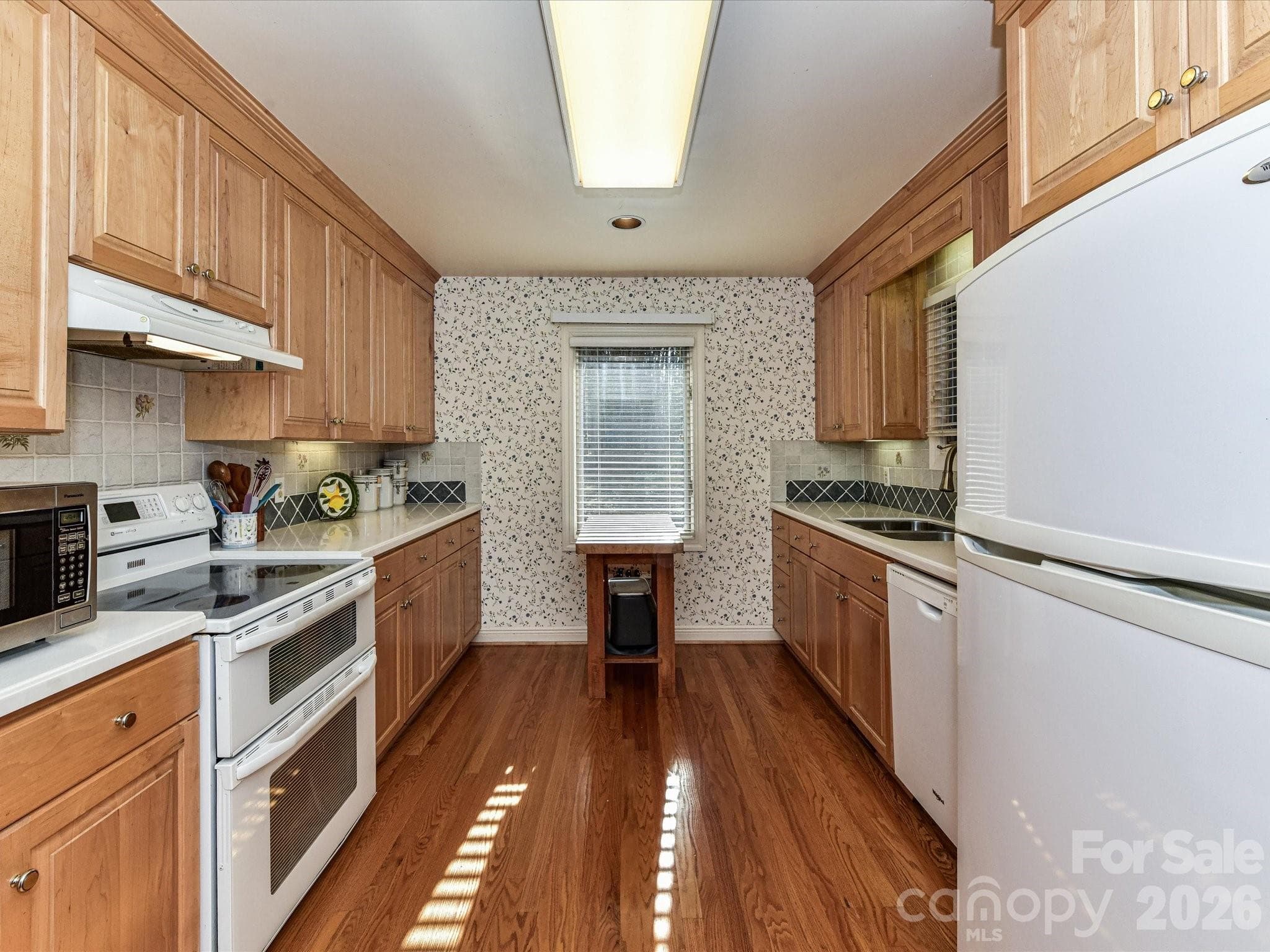 Single Family Residence at 7769 Dellinger Road, Denver, photo 9 of 35