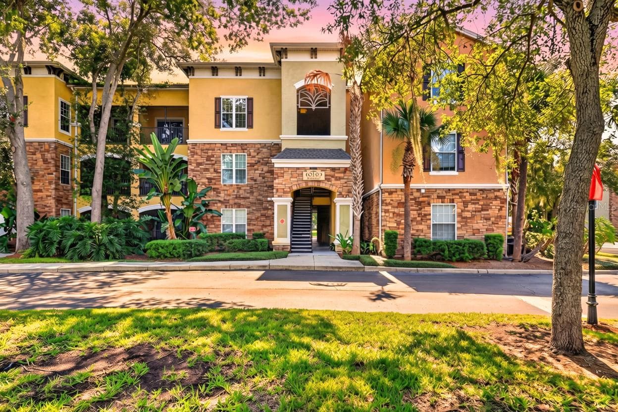 10103 COURTNEY OAKS CIR #302