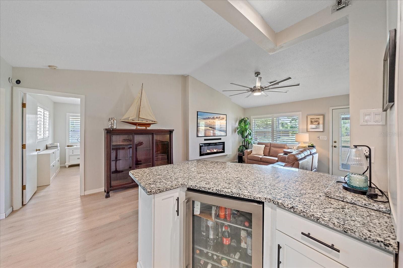 eat at counter bedroom to right living space front - 1488 JUPITER RD, VENICE