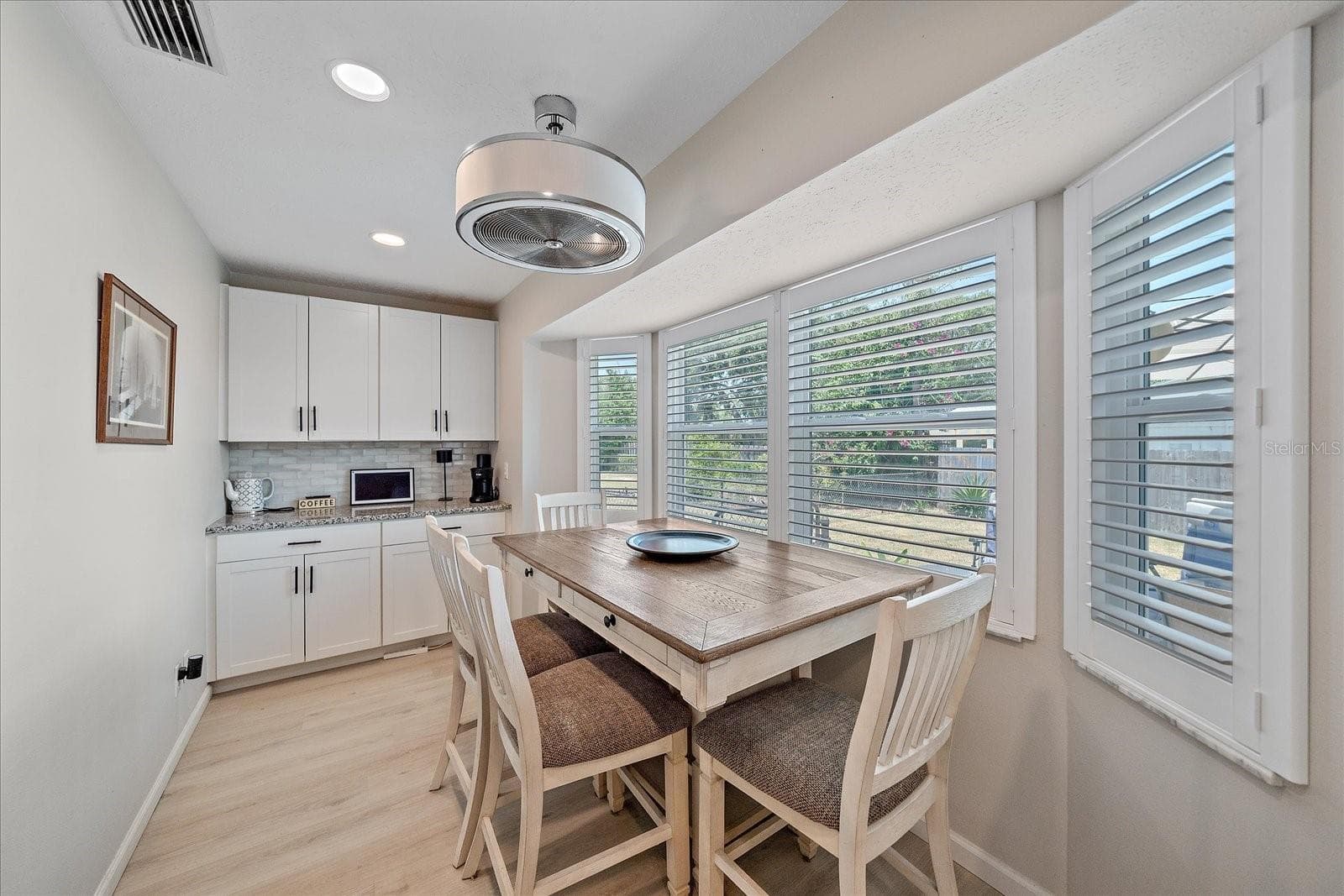 eat in area and end counter and cabinets - 1488 JUPITER RD, VENICE