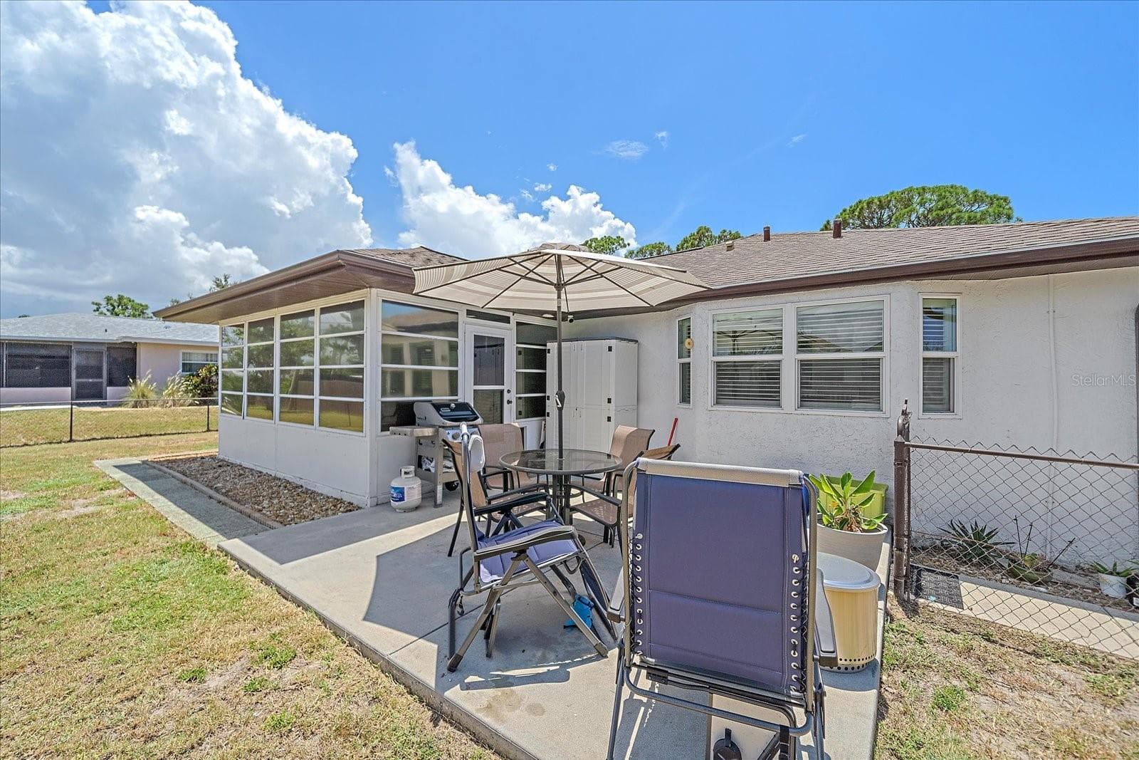 back yard patio and 4 season porch - 1488 JUPITER RD, VENICE