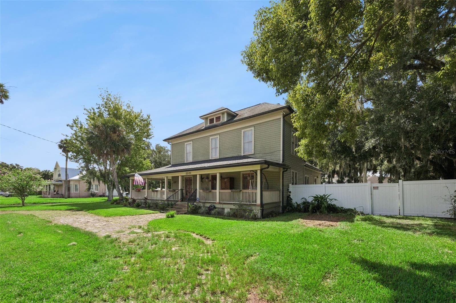 A closer look at the home's historic exterior, mature setting and impressive wraparound porch. - 2201 CELERY AVE, SANFORD