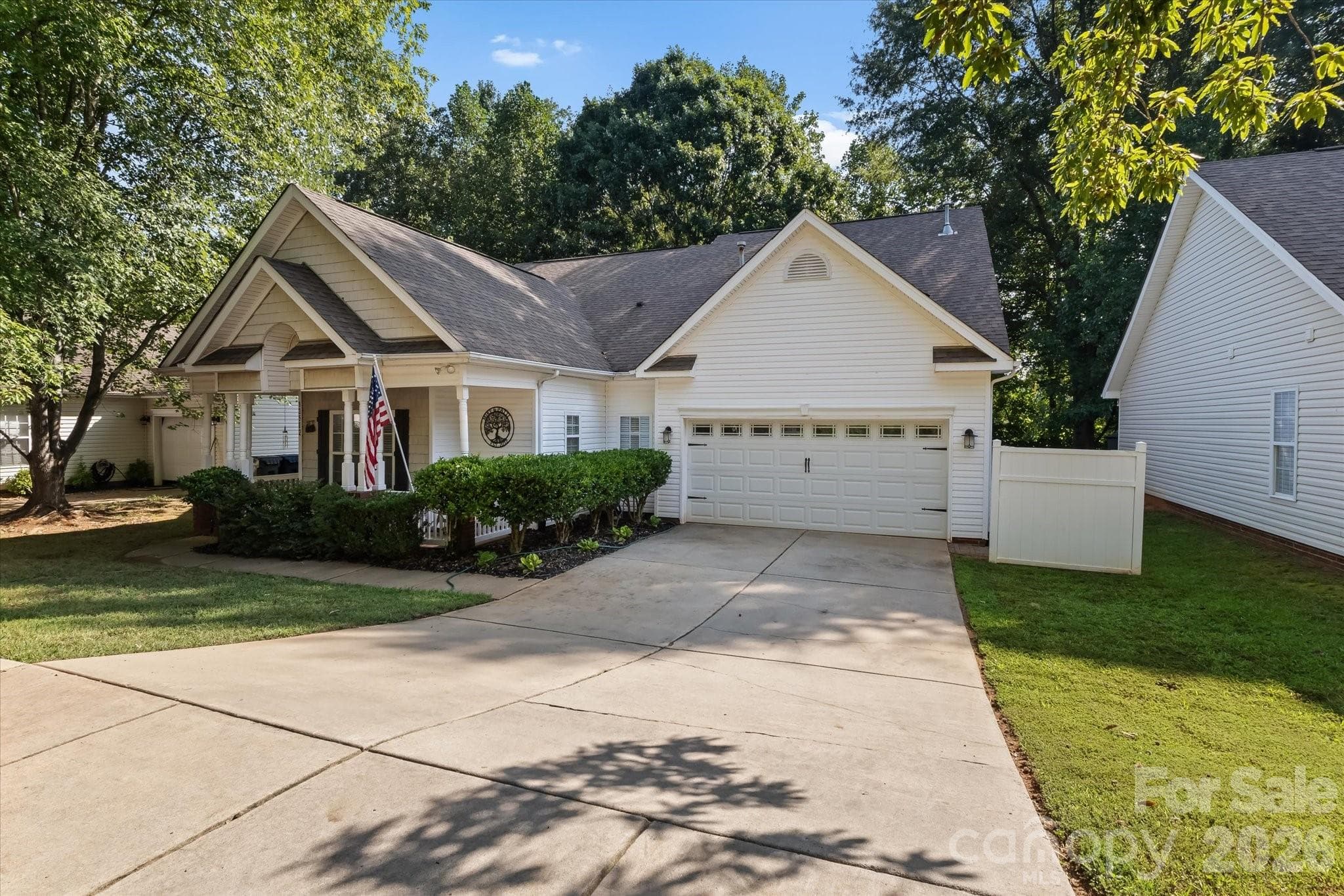 Single Family Residence at 13502 Glencreek Lane, Huntersville, photo 2 of 34