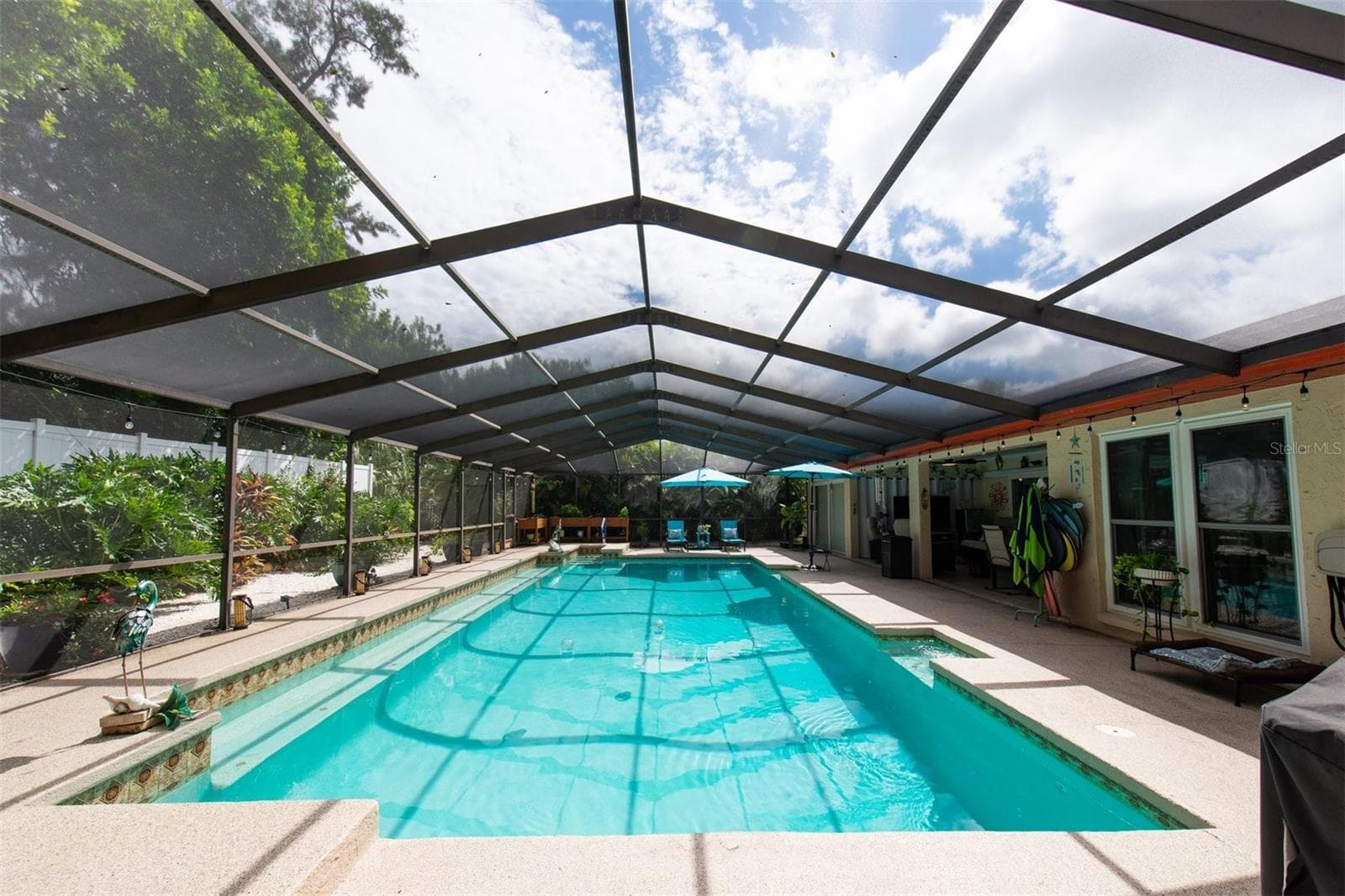 40x18 LAP POOL... WITH OUTDOOR LIVING AT IT'S FINEST! - 207 AMESBURY CIR, SUN CITY CENTER