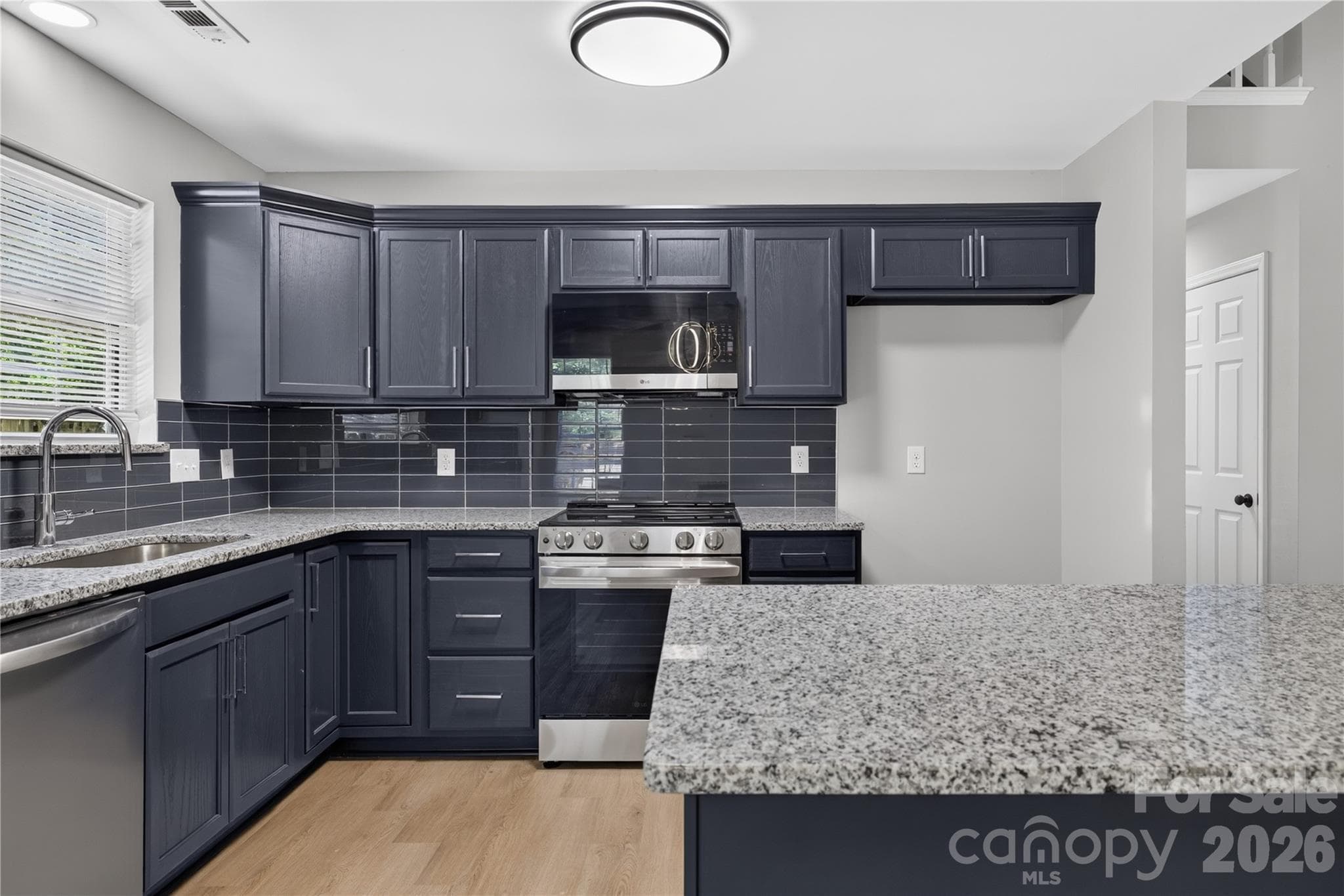 Single Family Residence at 702 Foxborough Road, Charlotte, photo 8 of 28