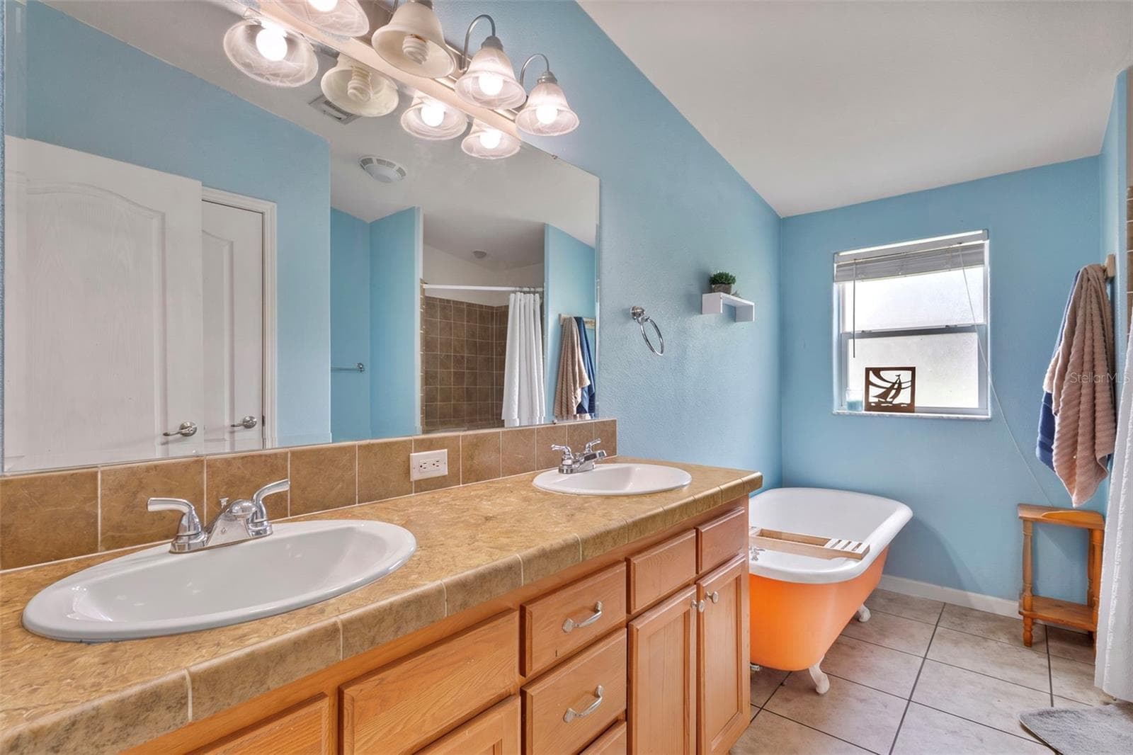 Manufactured Home at 17171 NW 80TH TER, TRENTON, photo 16 of 33