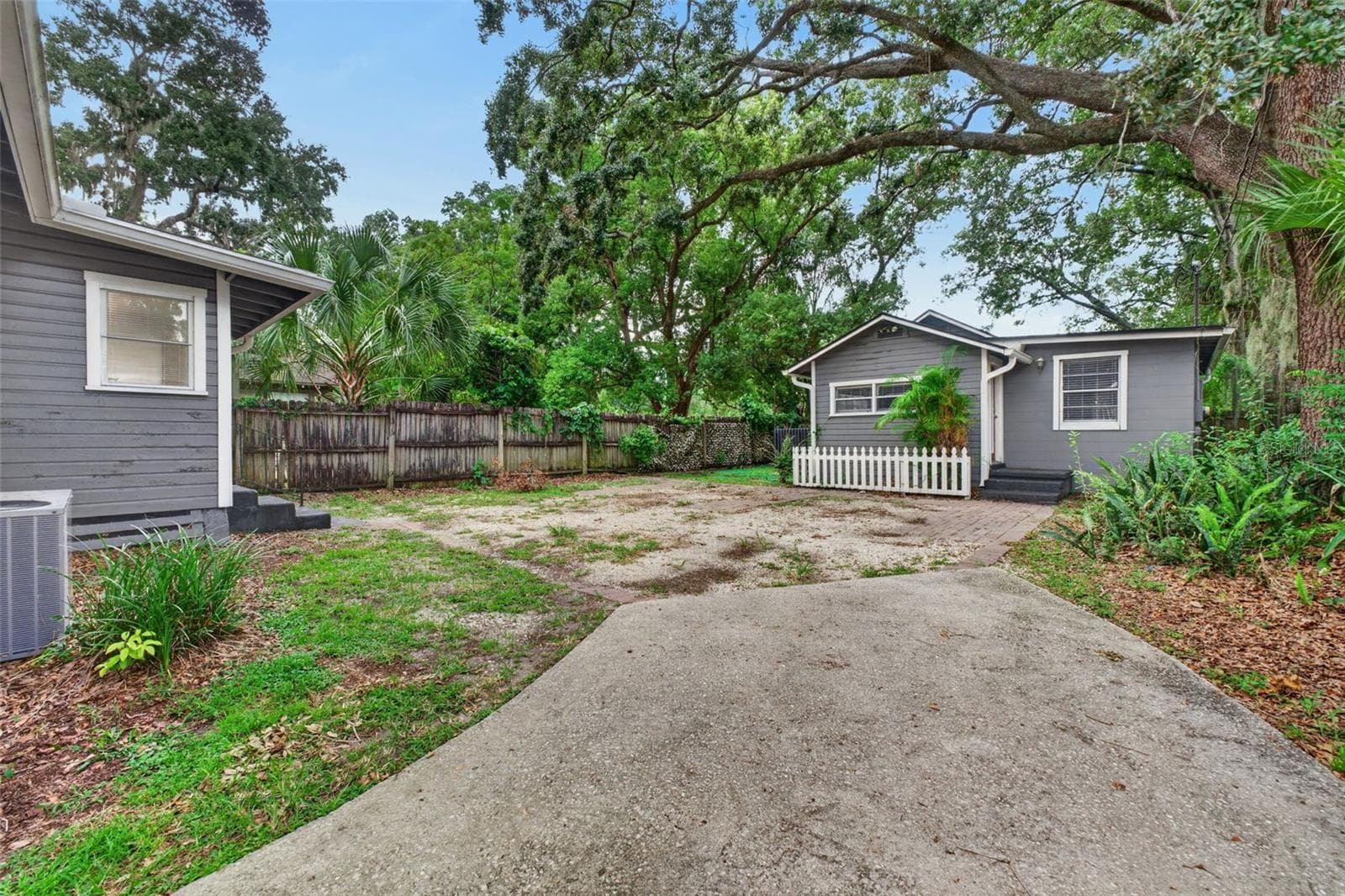 Ample Parking! - 1627 E CONCORD ST, ORLANDO