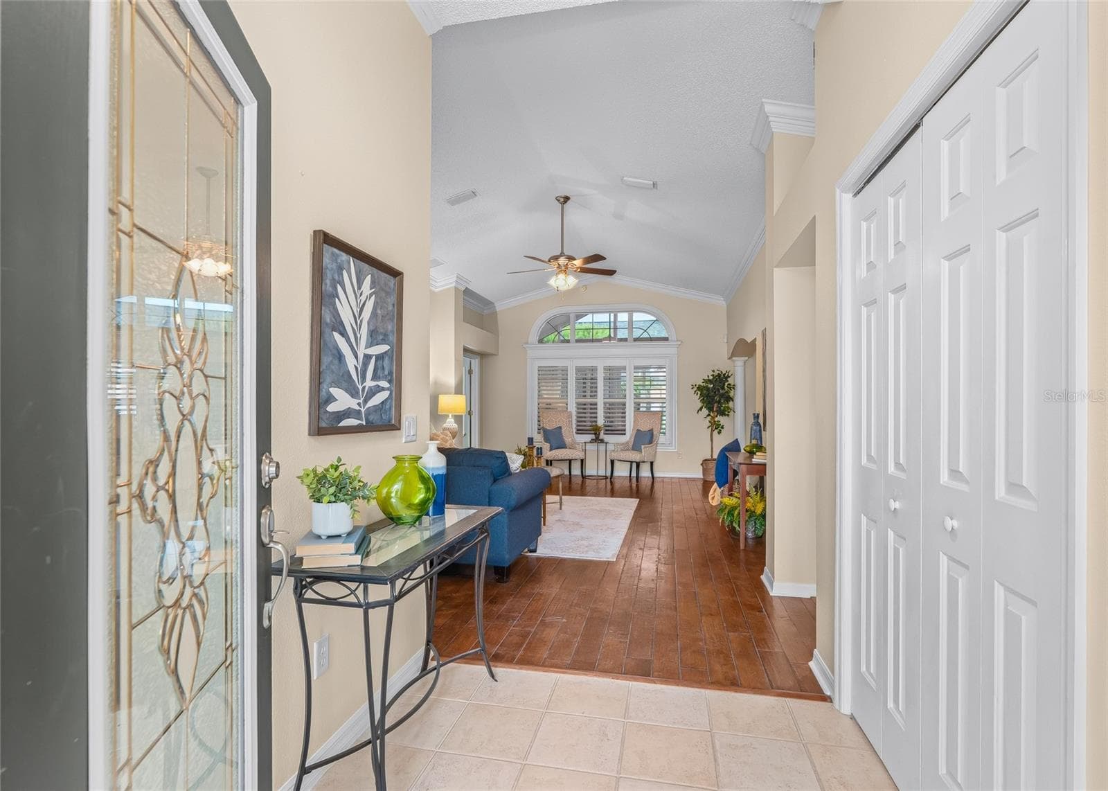 Step inside to a bright and spacious interior with beautiful wood flooring, soaring ceilings, decorative architectural details and CROWN MOLDING throughout. - 17601 SE 81ST TIMBERWOOD TER, THE VILLAGES