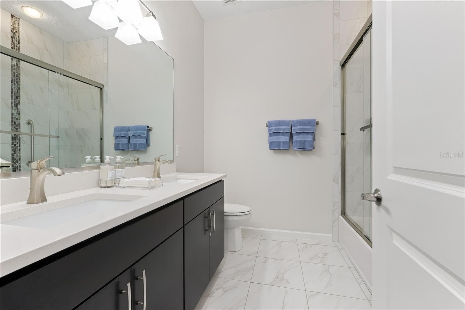 Guest Bathroom - 114 IVYDALE MANOR DR, DELAND