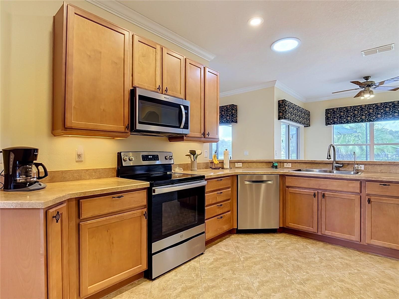 Cabinet Space Galore - 320 SORRENTO RD, POINCIANA