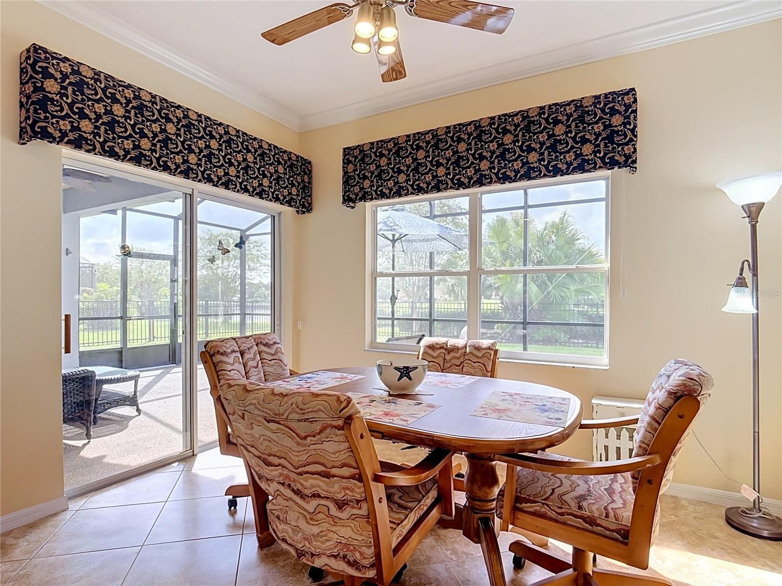 Breakfast Nook - 320 SORRENTO RD, POINCIANA