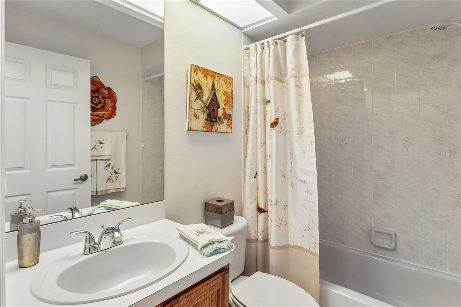 Hall bathroom - 430 CANDLESTONE CT, SPRING HILL