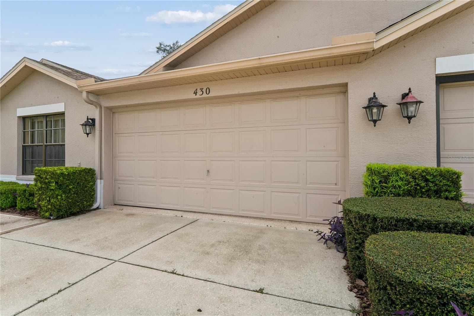 2 car garage - 430 CANDLESTONE CT, SPRING HILL