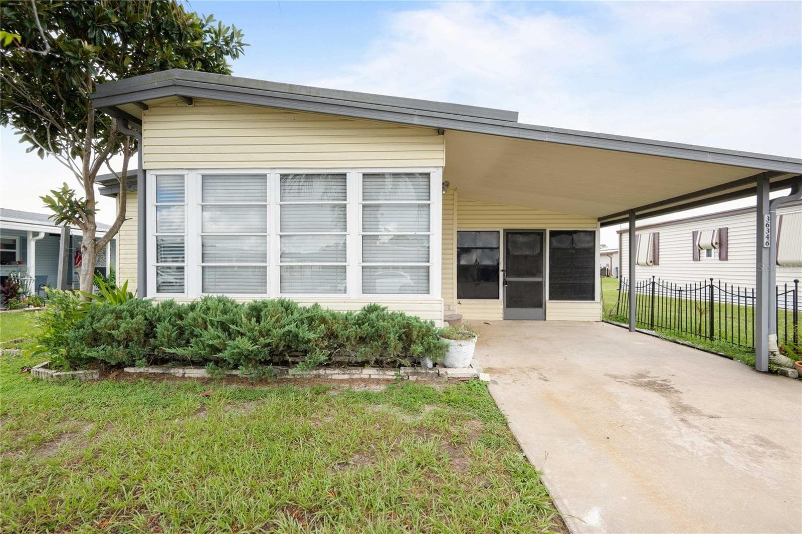 Great front Florida room in this home. - 36346 LE SABRE WAY, ZEPHYRHILLS