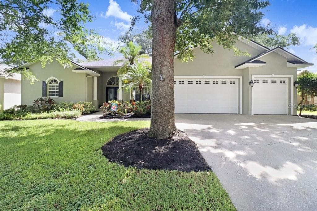 2203 VALRICO FOREST DR