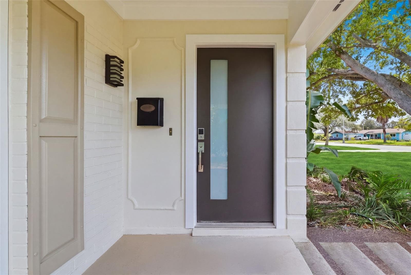 Single Family Residence at 615 E DAVIS BLVD, TAMPA, photo 2 of 89
