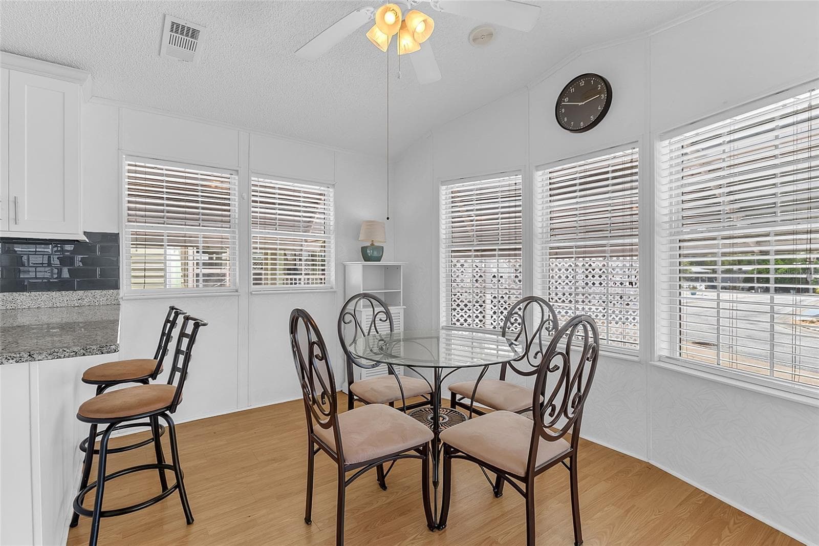 Manufactured Home at 300 SKY CREST LOOP, DAVENPORT, photo 10 of 19
