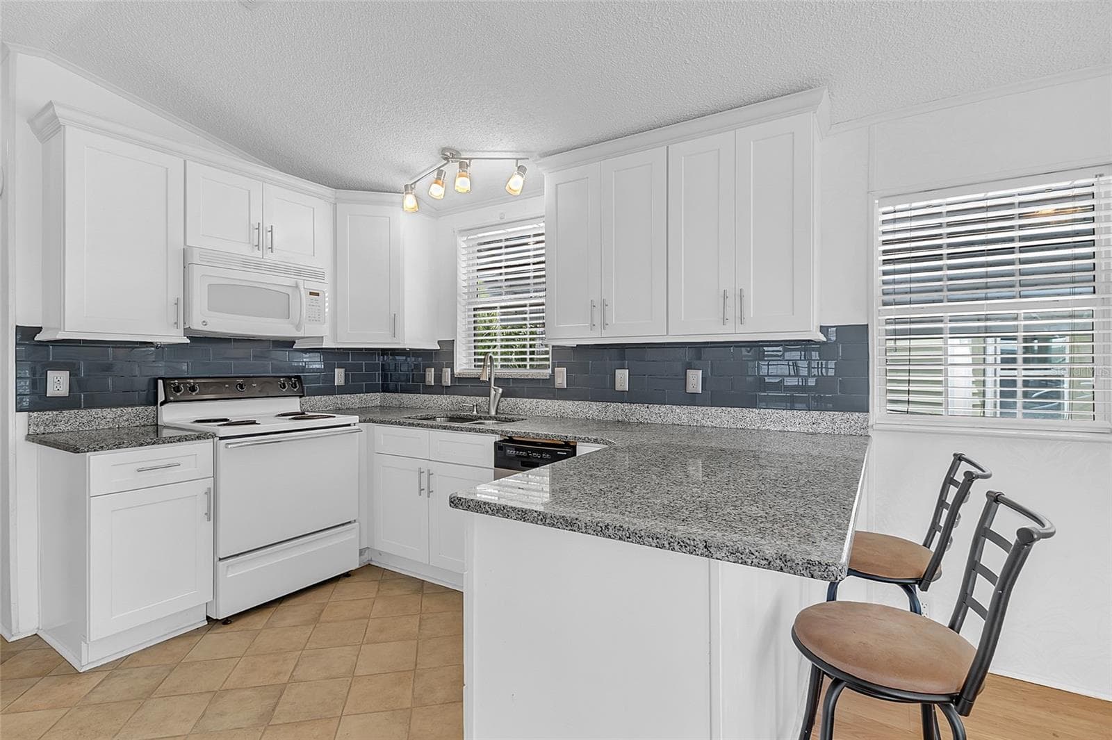 Manufactured Home at 300 SKY CREST LOOP, DAVENPORT, photo 12 of 19