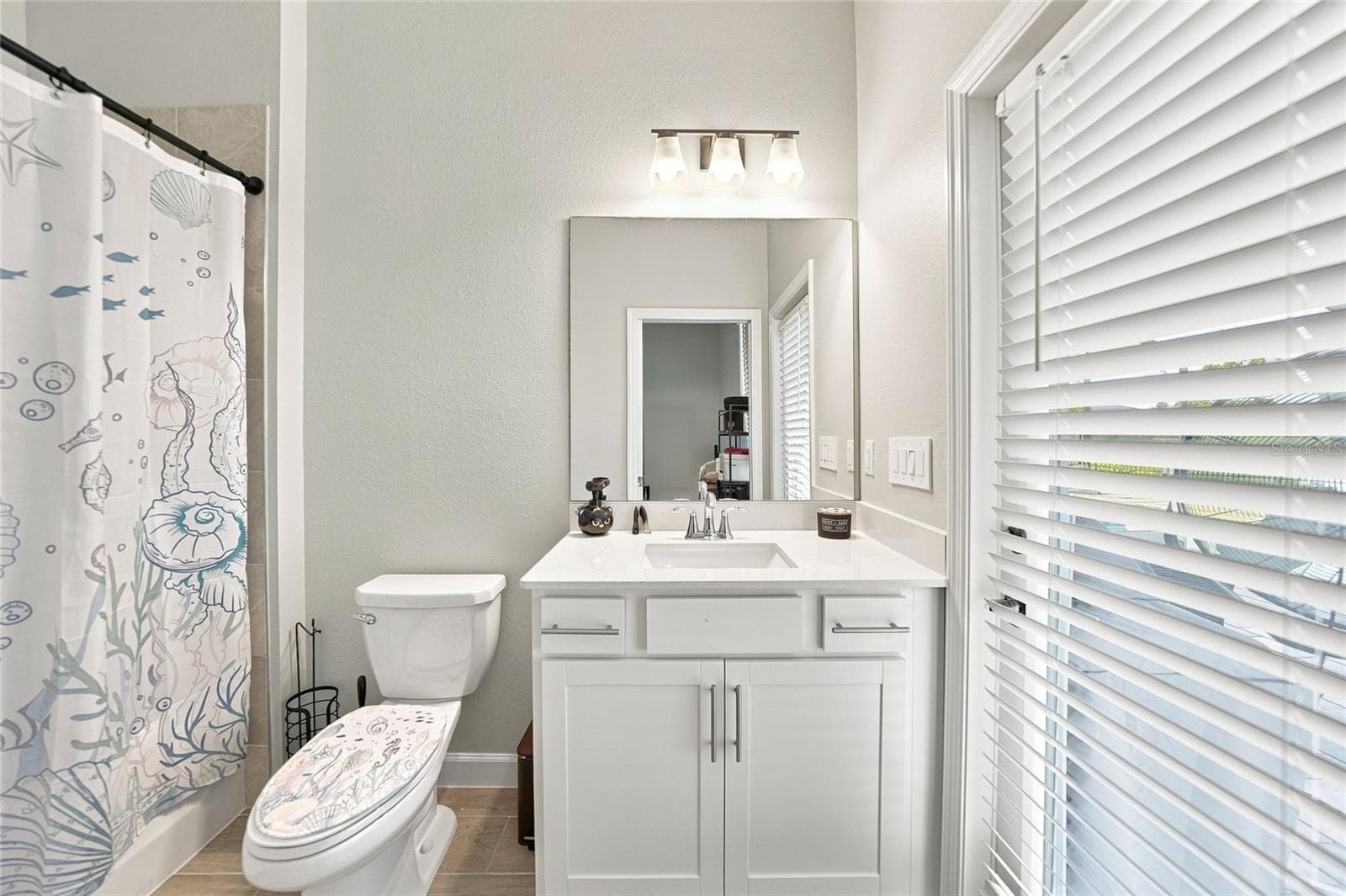 Single Family Residence at 14550 LAGOON LN, PUNTA GORDA, photo 20 of 89